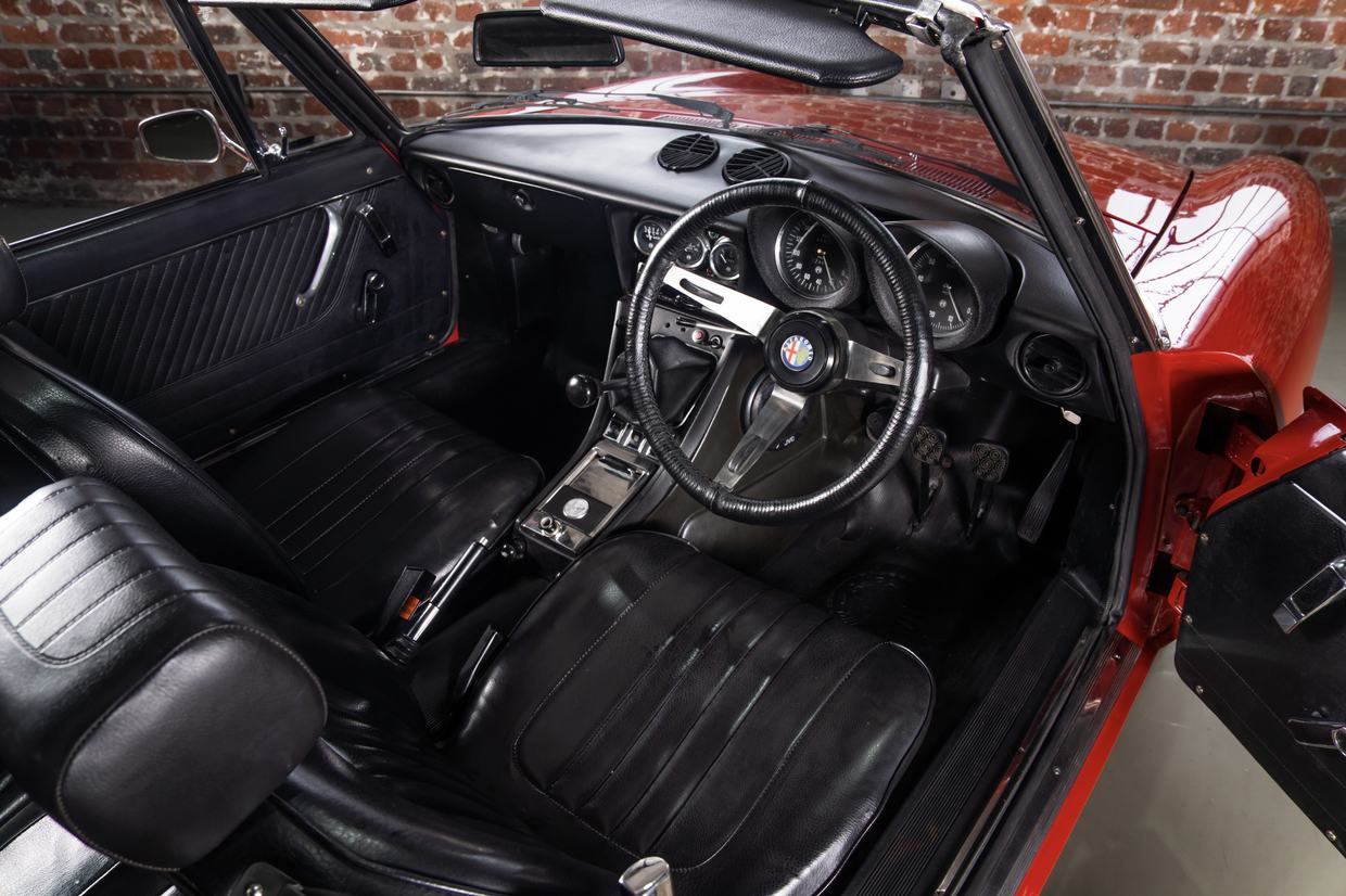 Alfa Romeo 2000 Spider Veloce