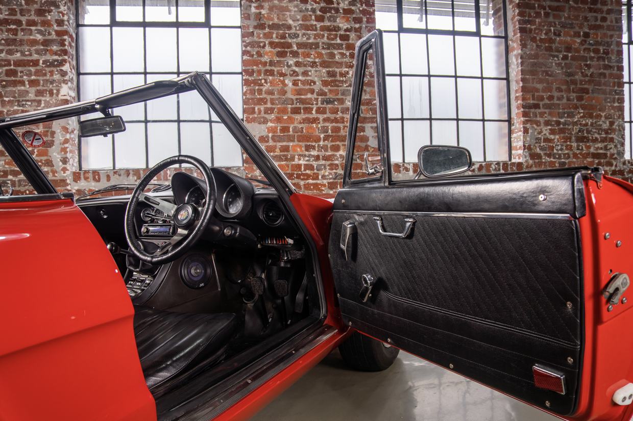 Alfa Romeo 2000 Spider Veloce