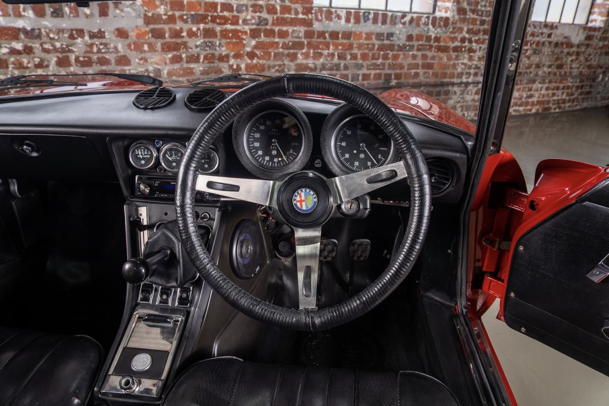 Alfa Romeo 2000 Spider Veloce