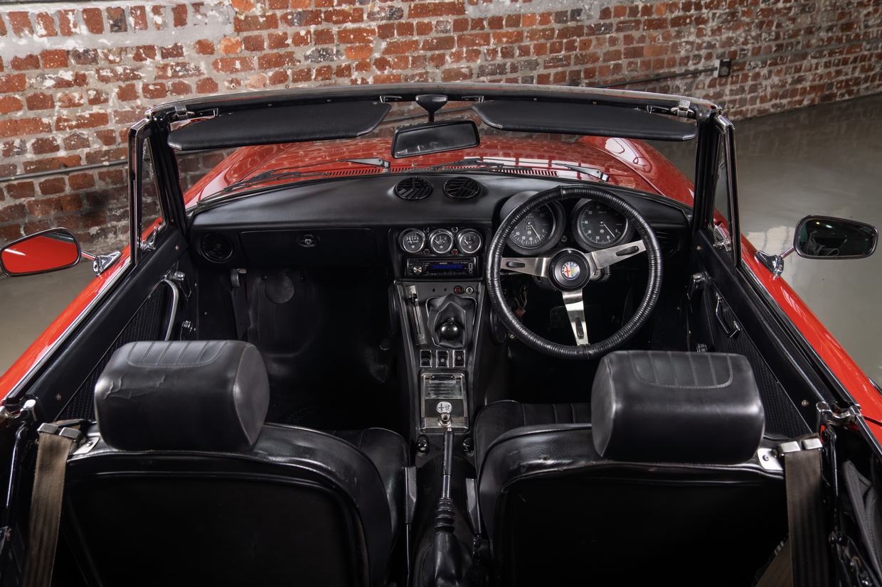 Alfa Romeo 2000 Spider Veloce