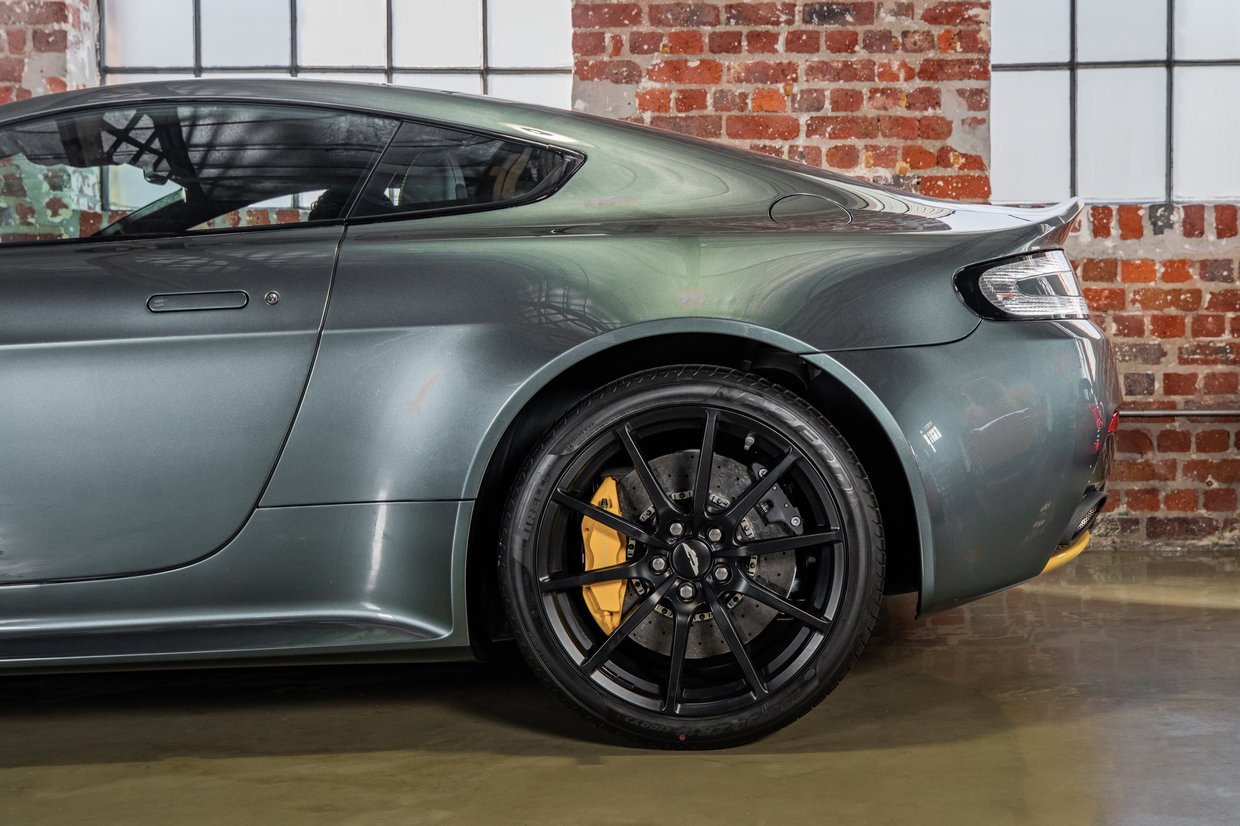 Aston Martin V12 Vantage S