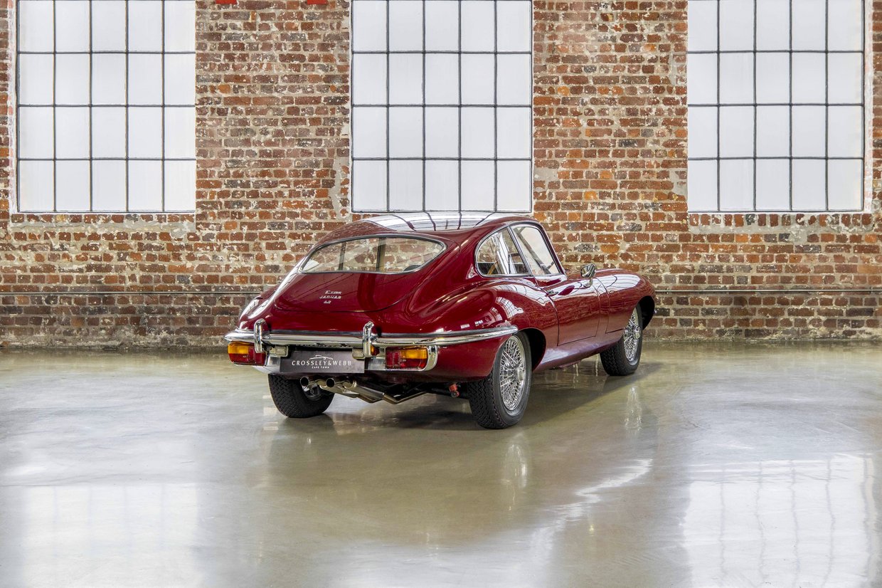 Jaguar E type - S2 - Fixed Head Coupe