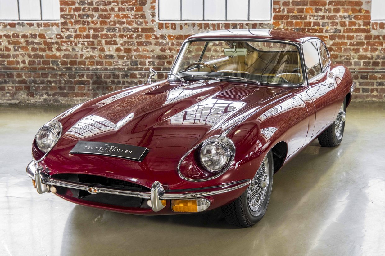 Jaguar E type - S2 - Fixed Head Coupe