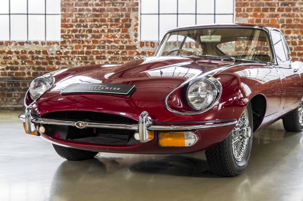 Jaguar E type - S2 - Fixed Head Coupe