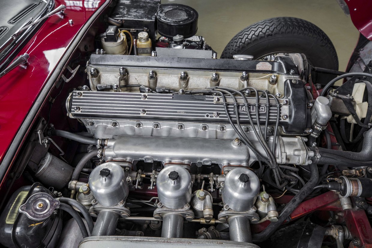 Jaguar E type - S2 - Fixed Head Coupe