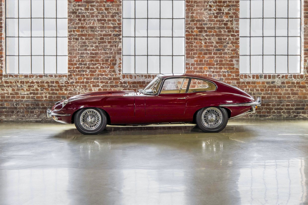 Jaguar E type - S2 - Fixed Head Coupe