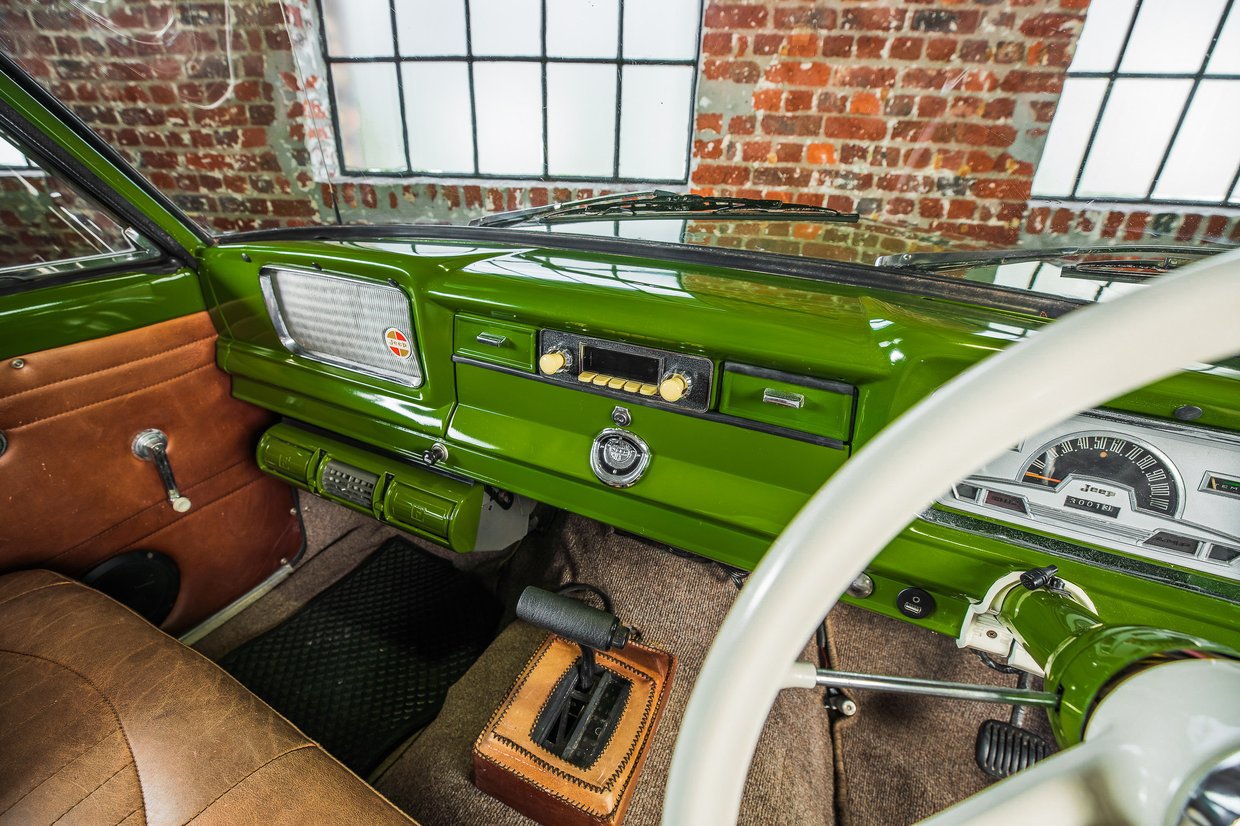 Jeep Wagoneer V8
