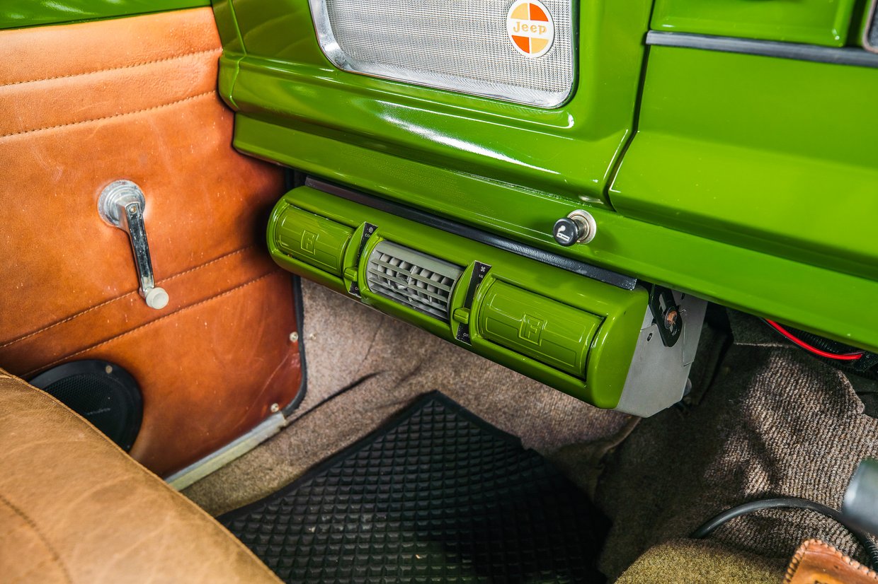 Jeep Wagoneer V8