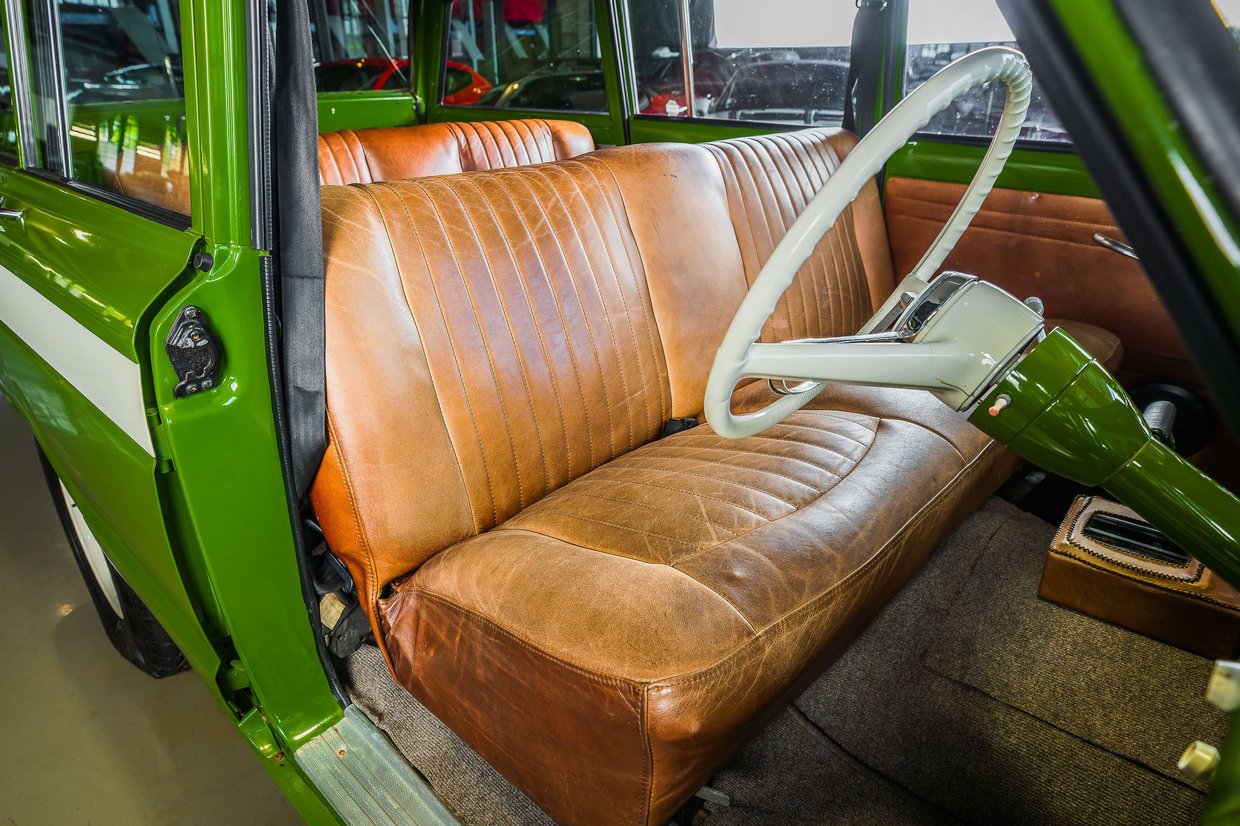 Jeep Wagoneer V8
