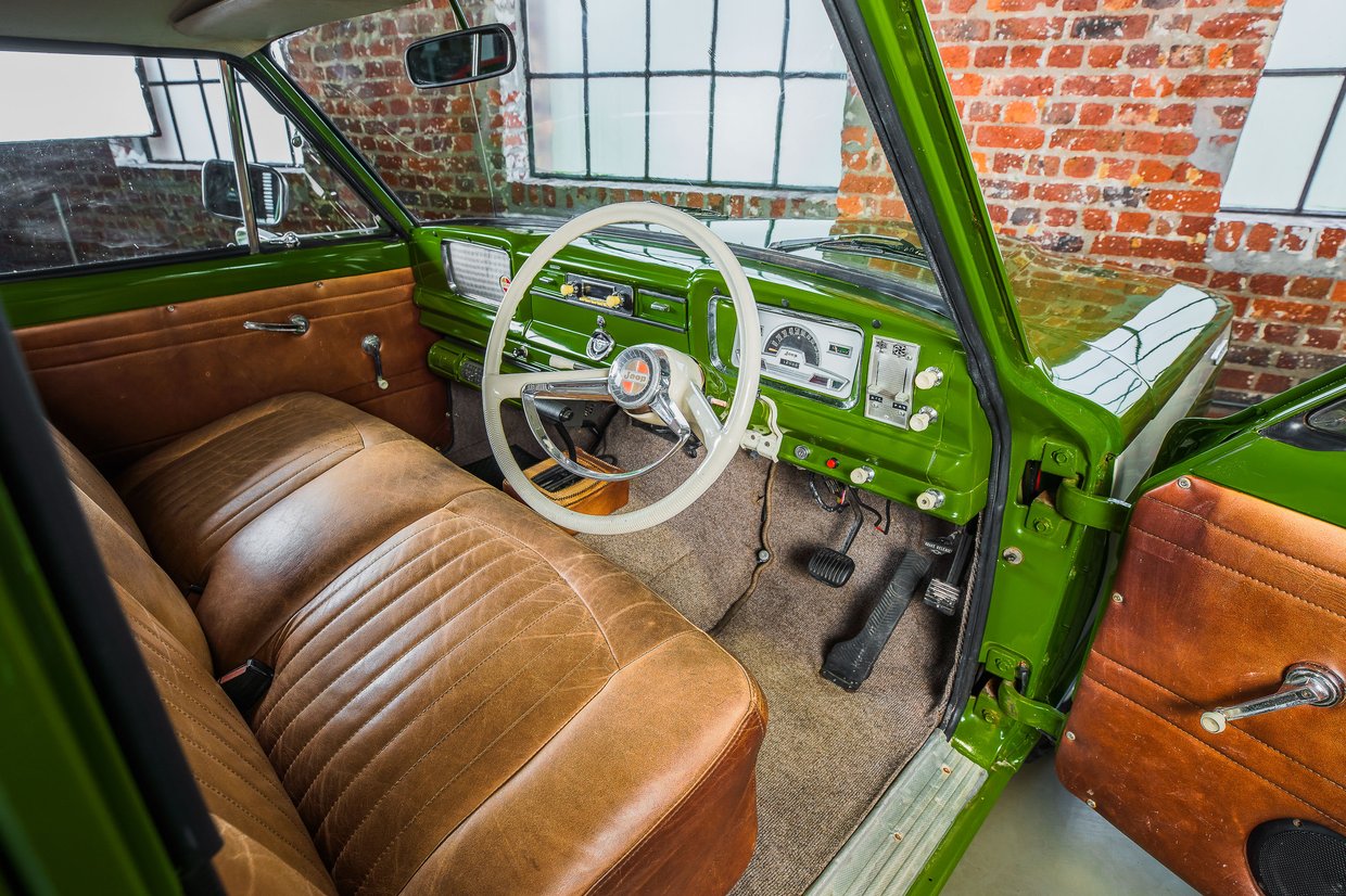 Jeep Wagoneer V8