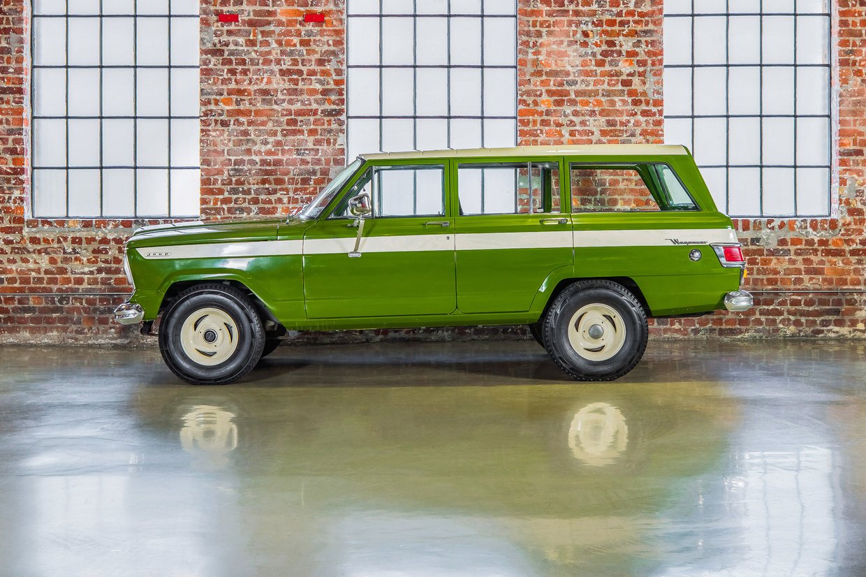 Jeep Wagoneer V8
