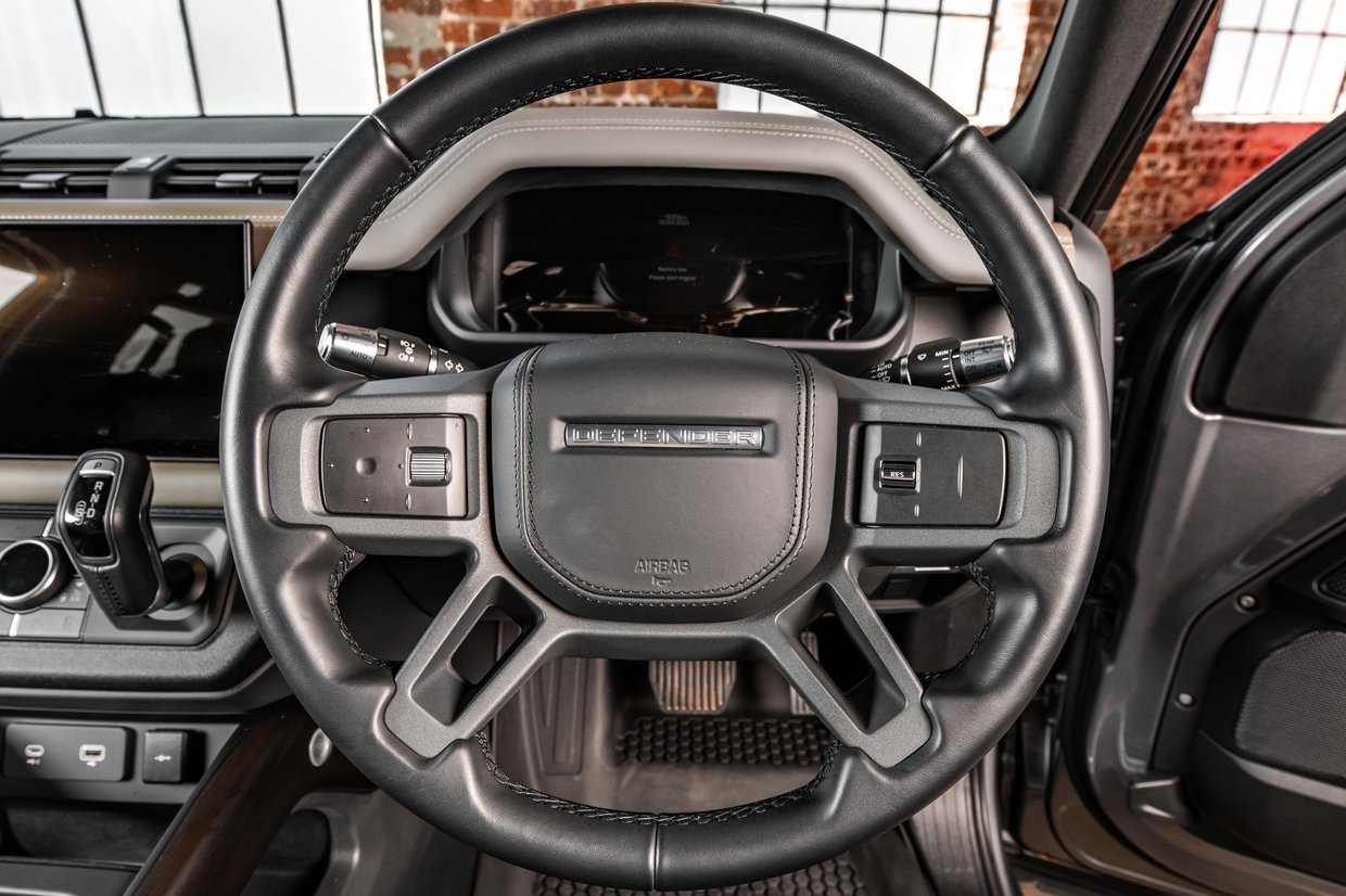 Land Rover Defender 90 - X Dynamic HSE