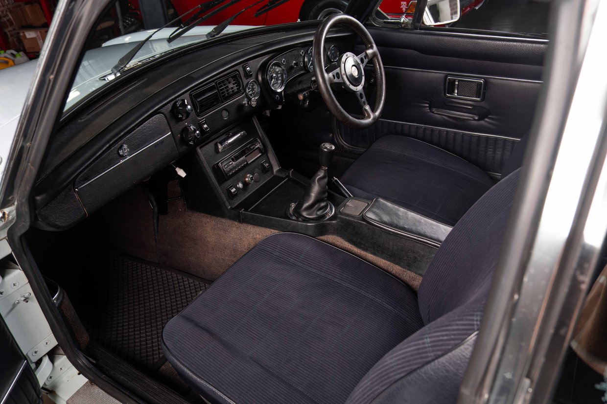 MG B GT V8