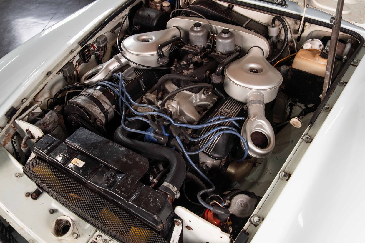 MG B GT V8