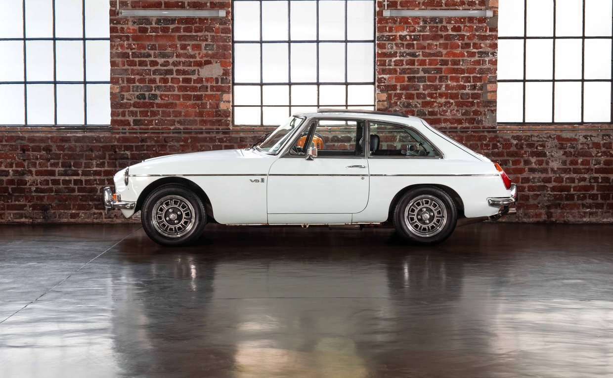 MG B GT V8