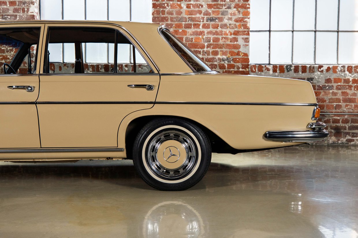 Classic Mercedes-Benz W108用純正リアガラス Classic Mercedes-Benz W108用純正リアガラス