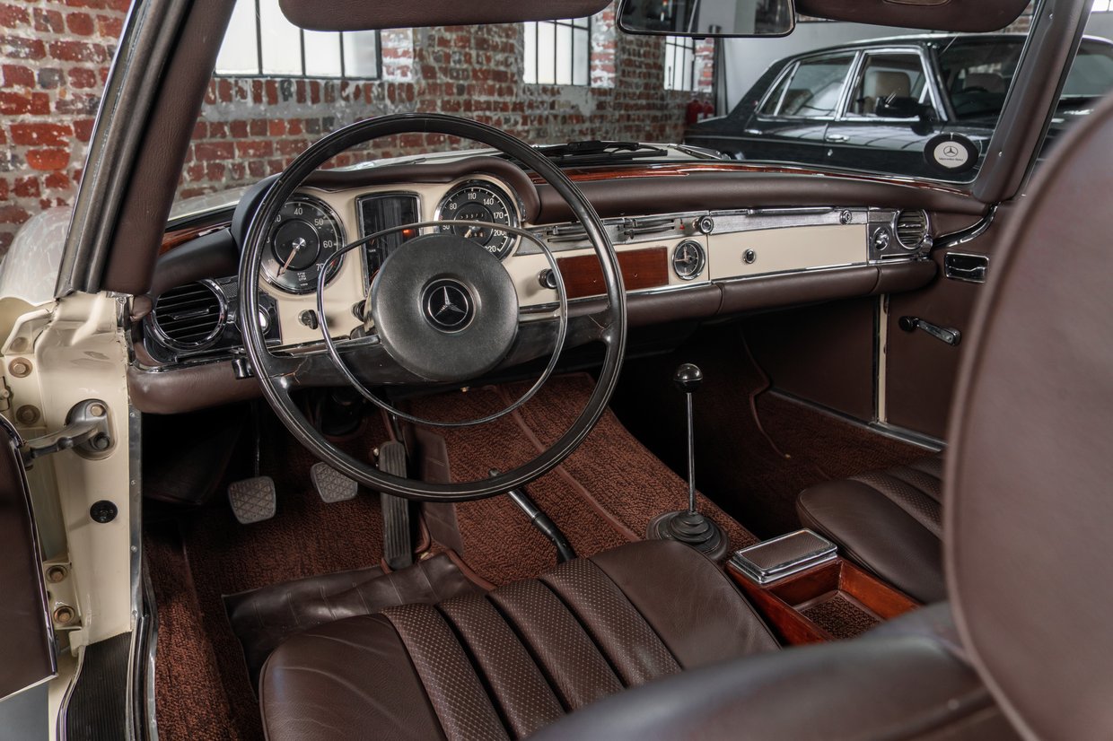 Mercedes Benz 280sl Pagoda