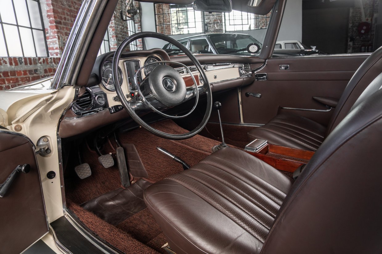 Mercedes Benz 280sl Pagoda