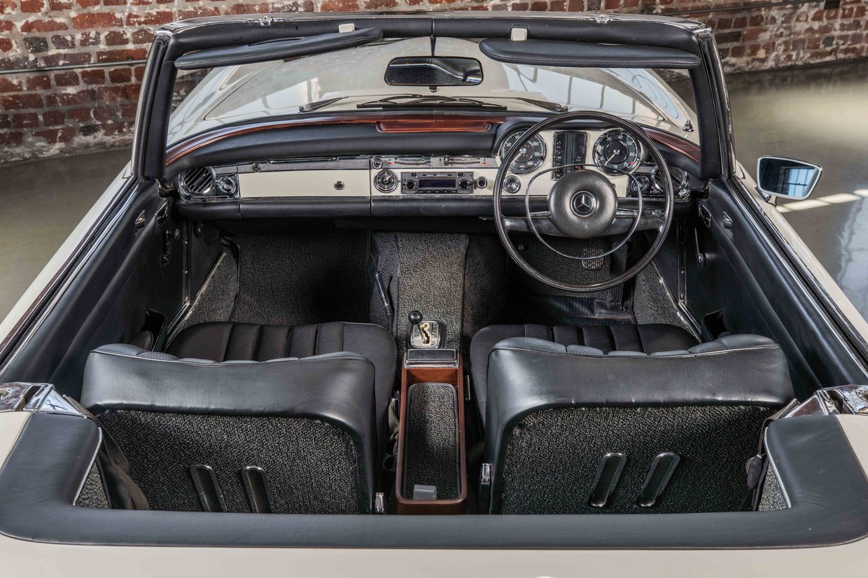 Mercedes Benz 280sl W113 Pagoda