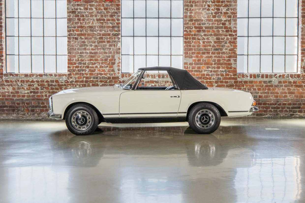 Mercedes Benz 280sl W113 Pagoda