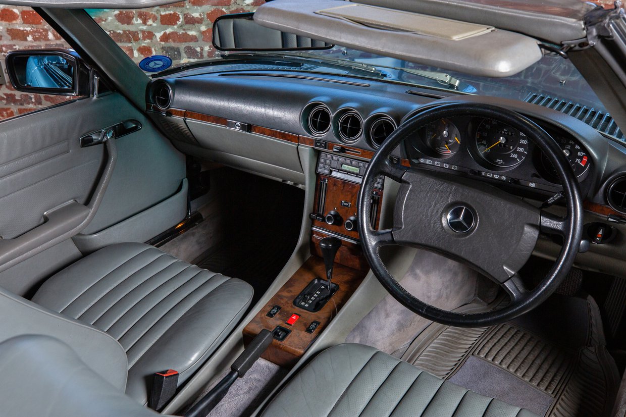 Mercedes Benz 300SL - (R107)