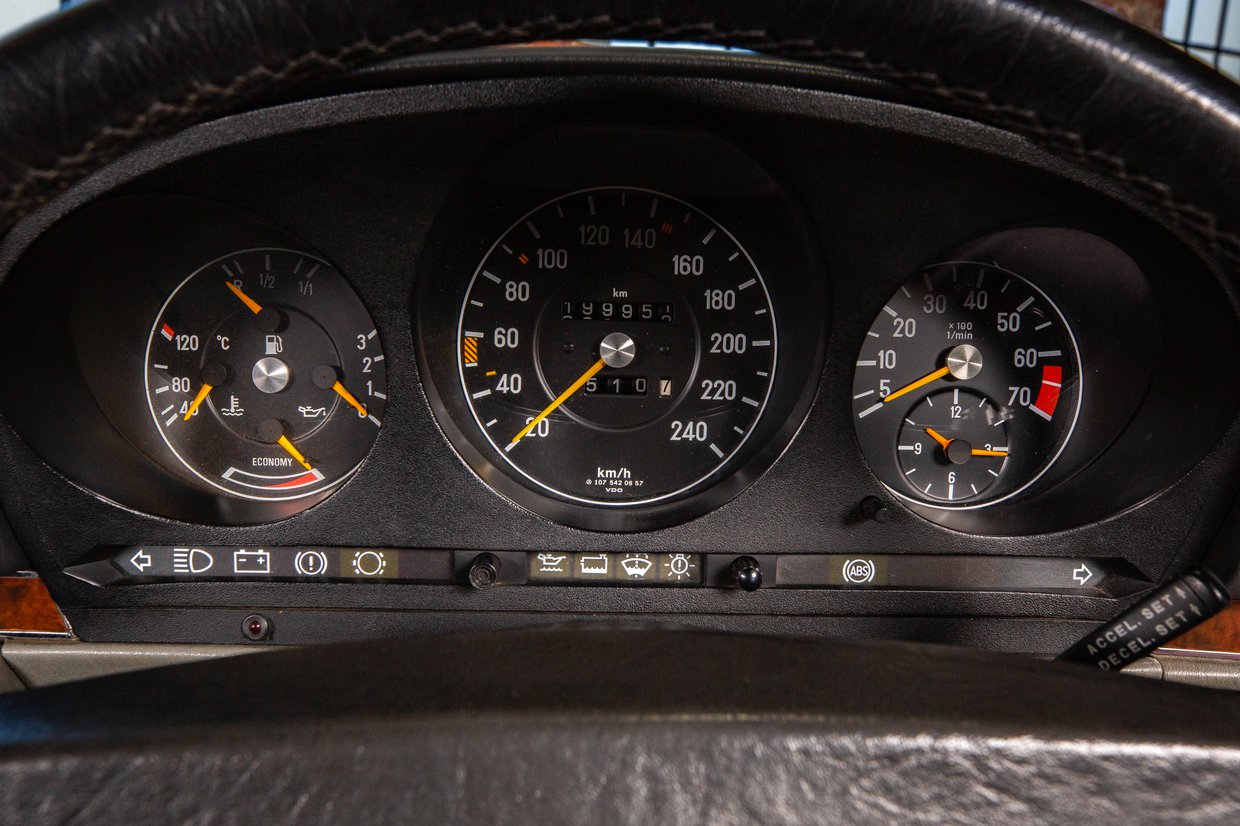 Mercedes Benz 300SL - (R107)