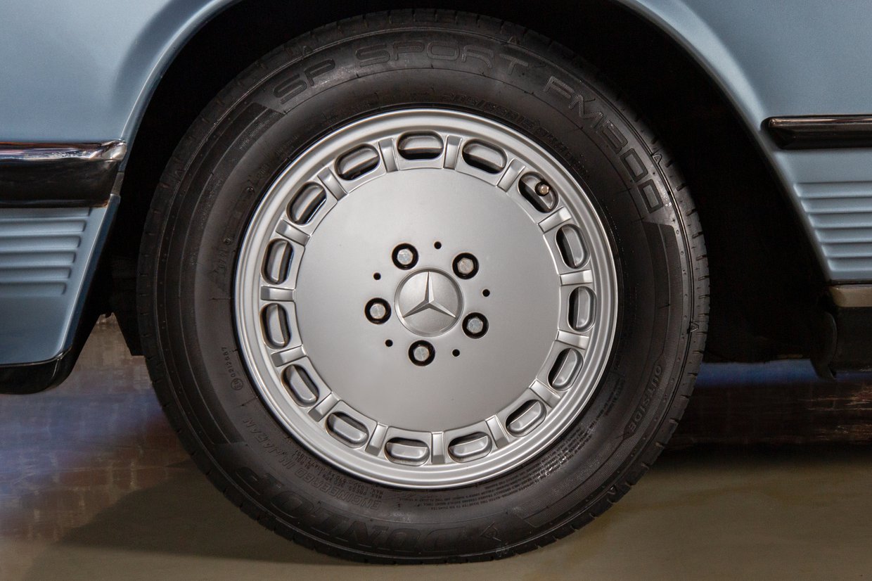 Mercedes Benz 300SL - (R107)