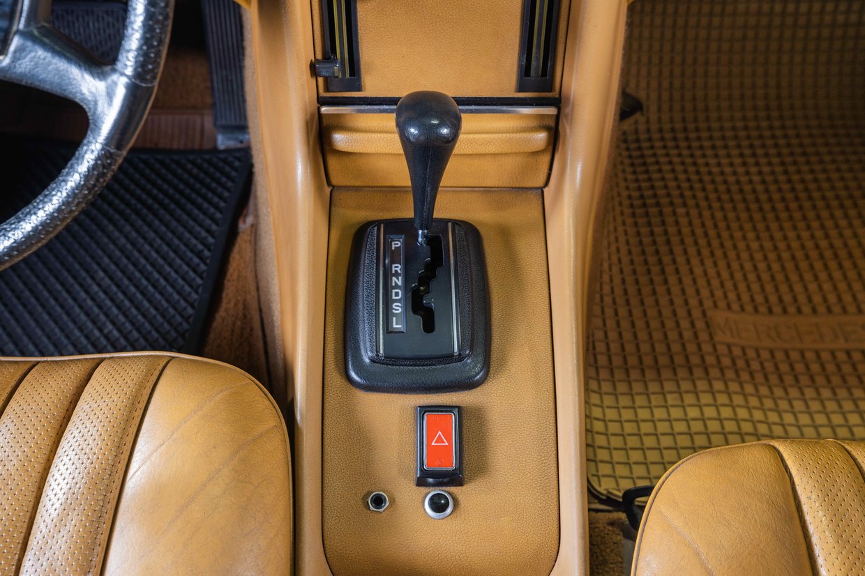 Mercedes Benz 350SL - R107