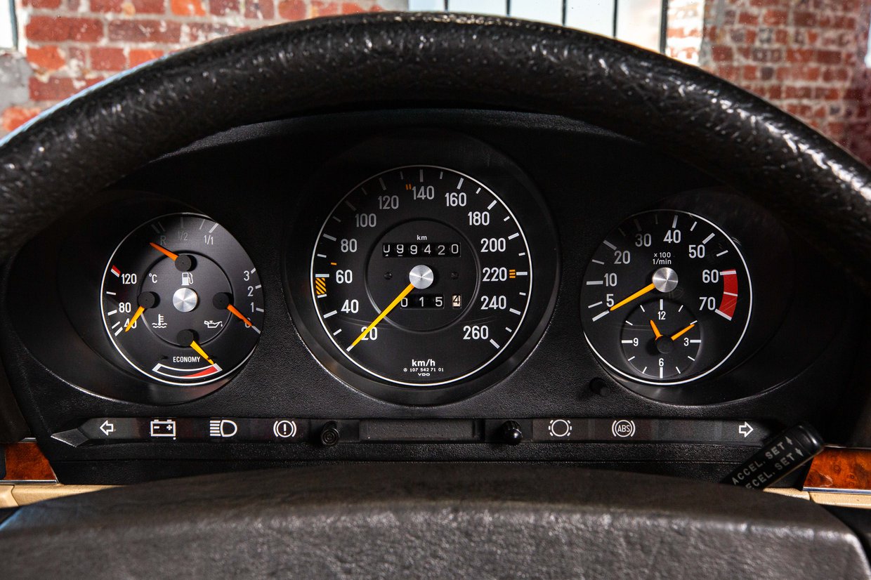 Mercedes Benz 500sl - R 107 series