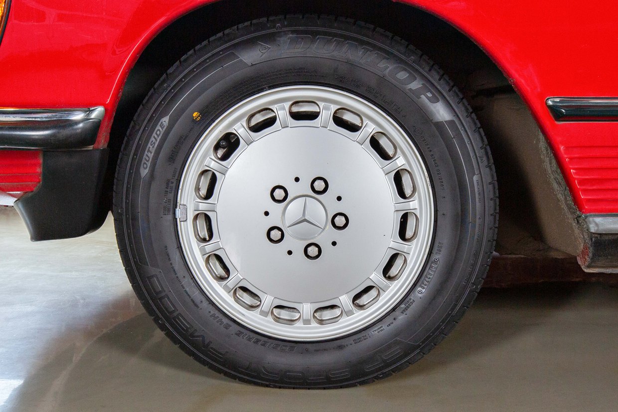 Mercedes Benz 500sl - R 107 series