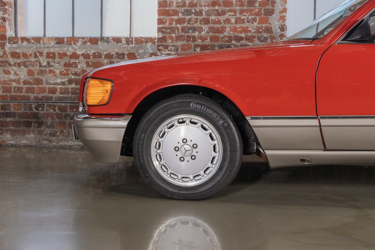 Mercedes Benz 560 SEC
