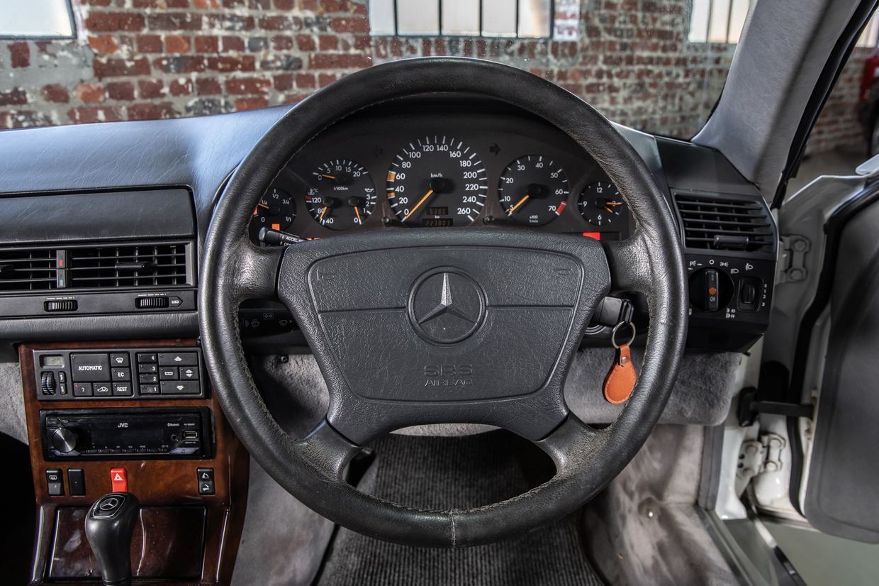 Mercedes Benz SL320 - R129