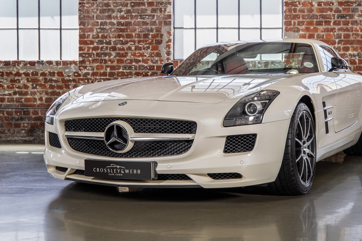 Mercedes Benz SLS AMG Gullwing