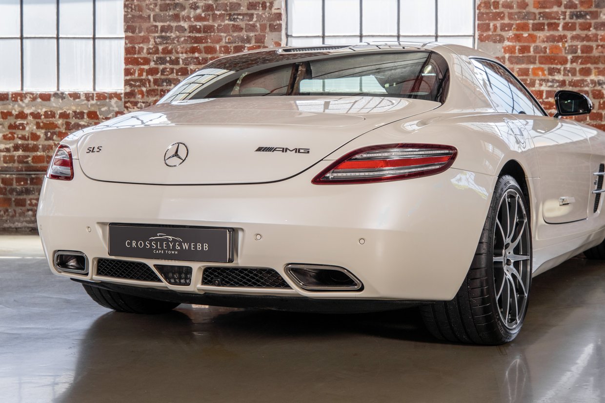 Mercedes Benz SLS AMG Gullwing