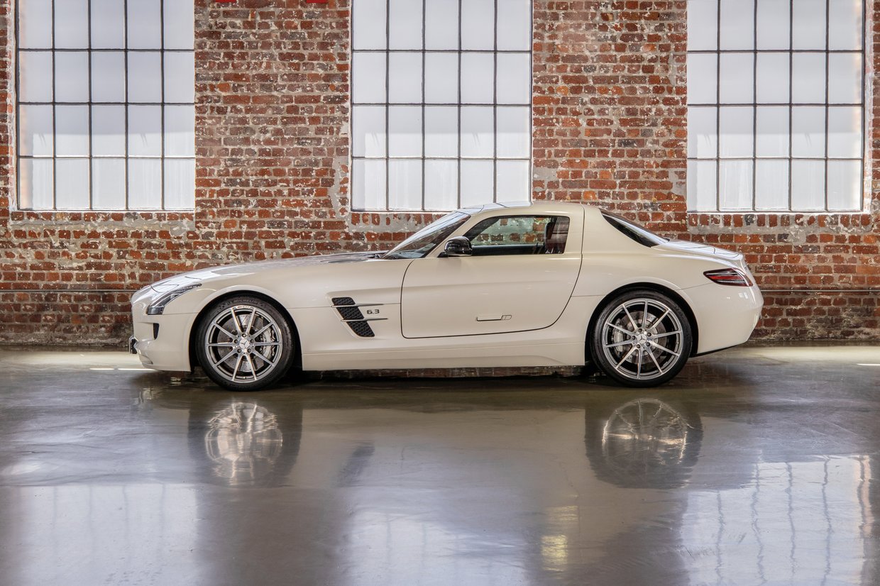 Mercedes Benz SLS AMG Gullwing