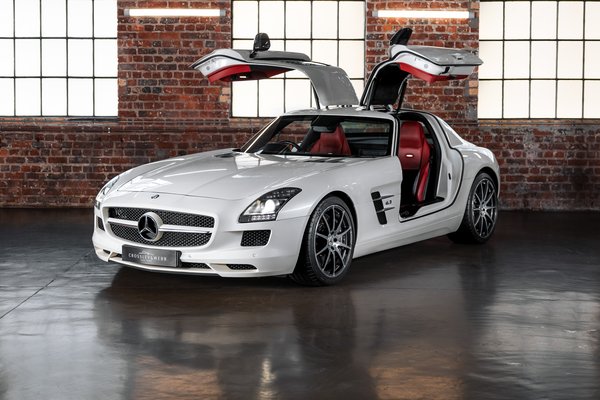 Mercedes Benz SLS AMG Gullwing