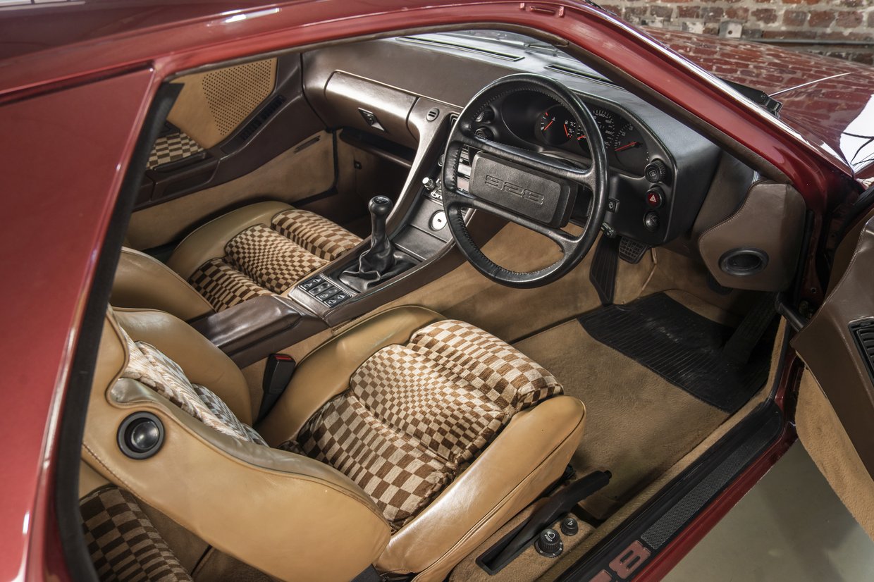 Porsche 928 S - 5 Speed Manual