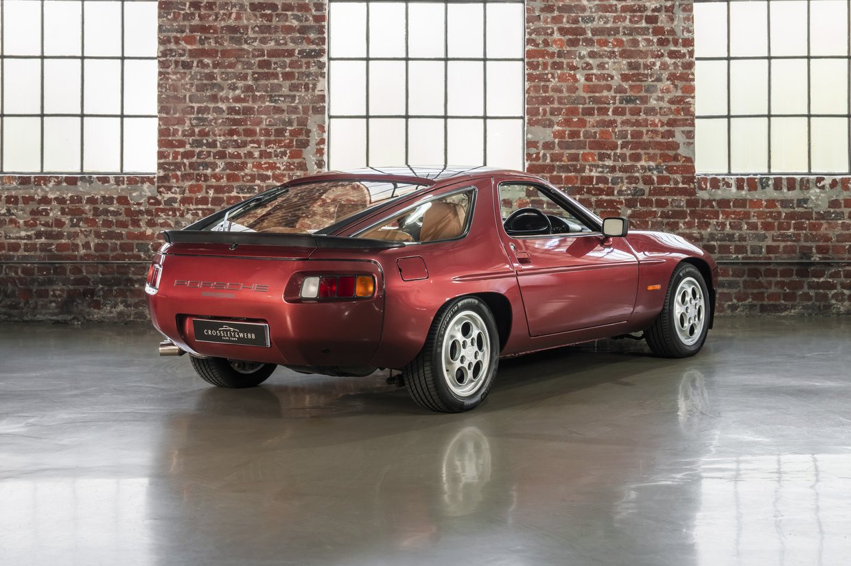 Porsche 928 S - 5 Speed Manual