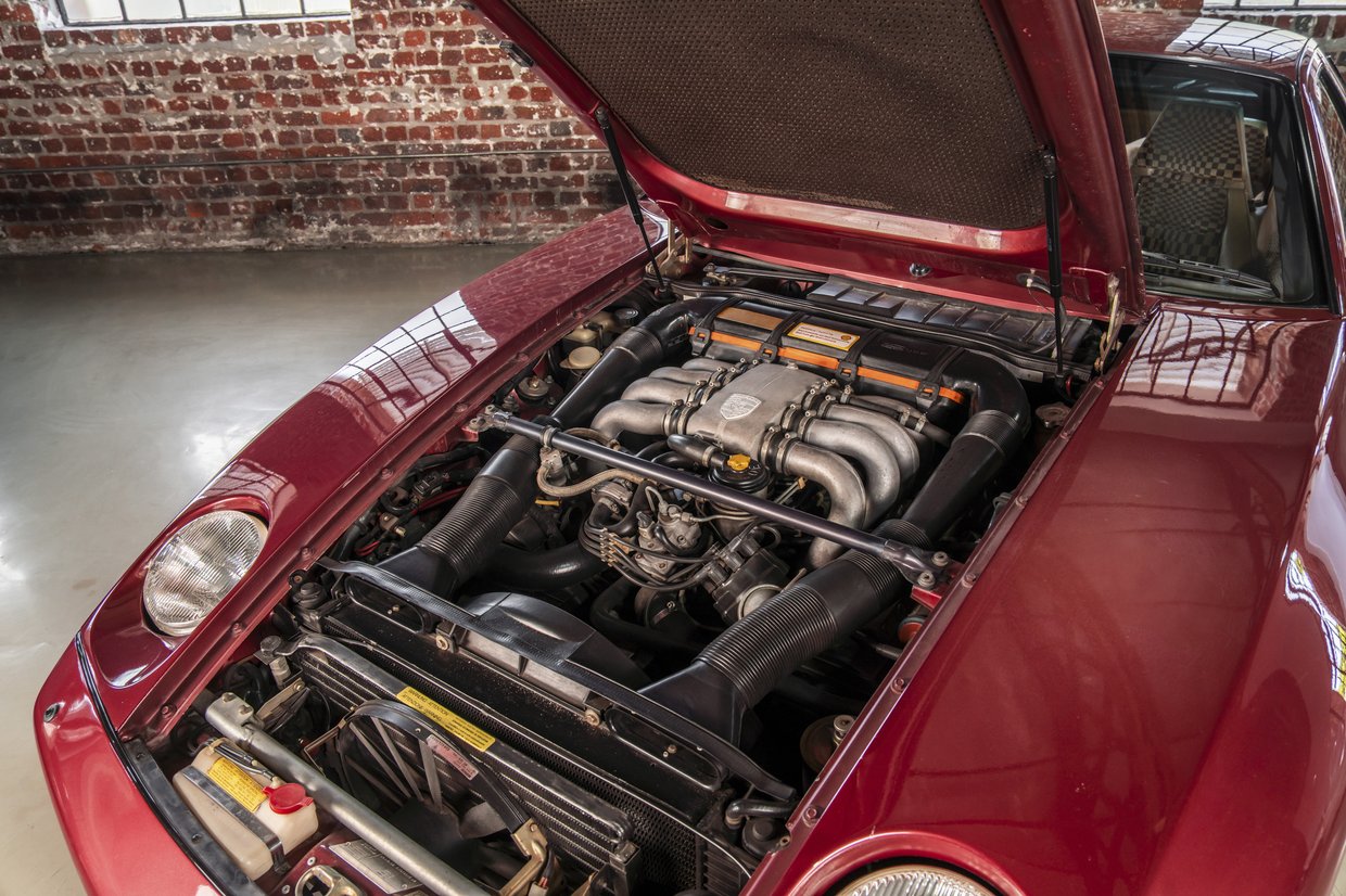 Porsche 928 S - 5 Speed Manual