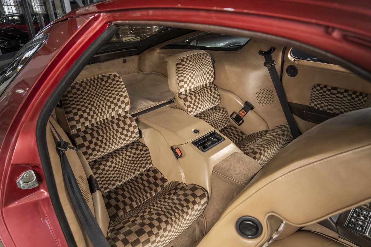 Porsche 928 S - 5 Speed Manual