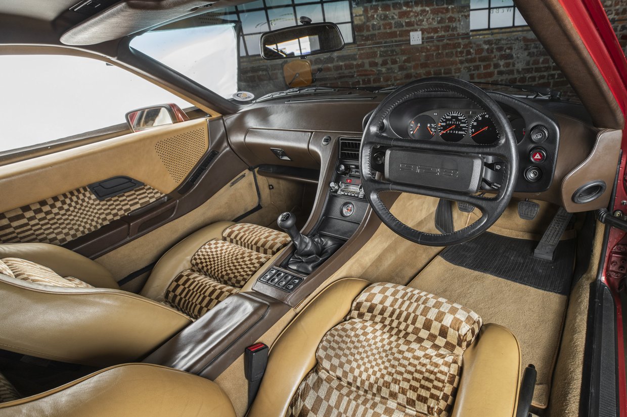 Porsche 928 S - 5 Speed Manual