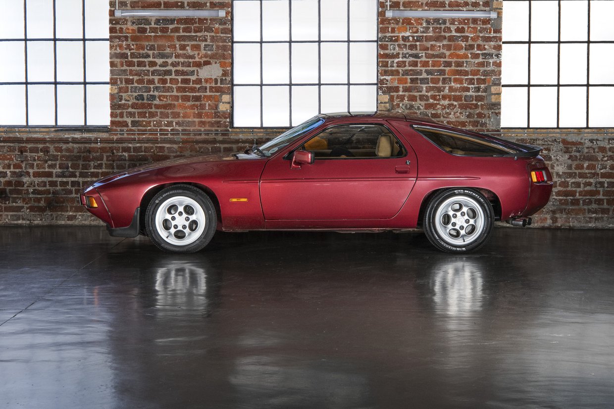 Porsche 928 S - 5 Speed Manual