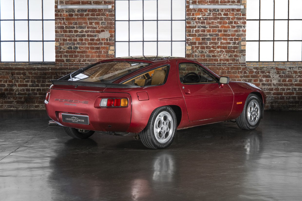 Porsche 928 S - 5 Speed Manual
