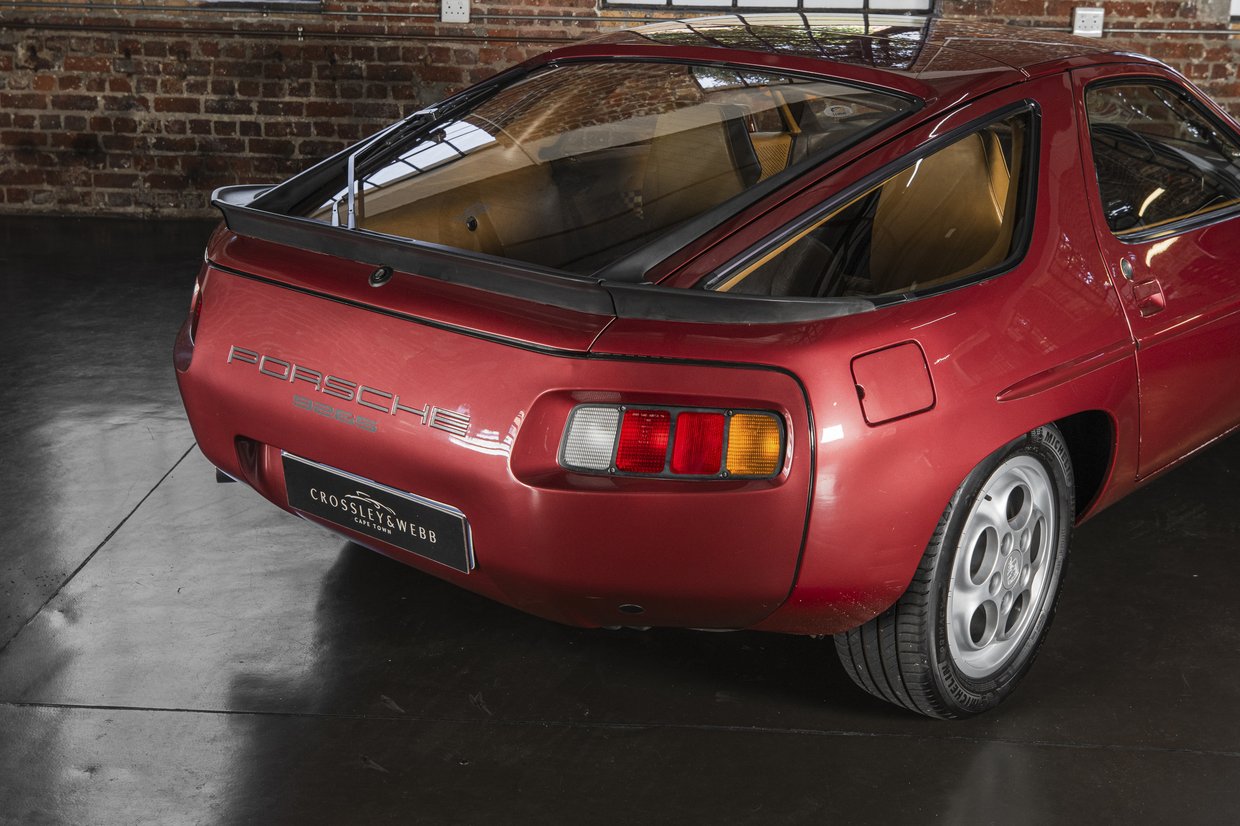 Porsche 928 S - 5 Speed Manual