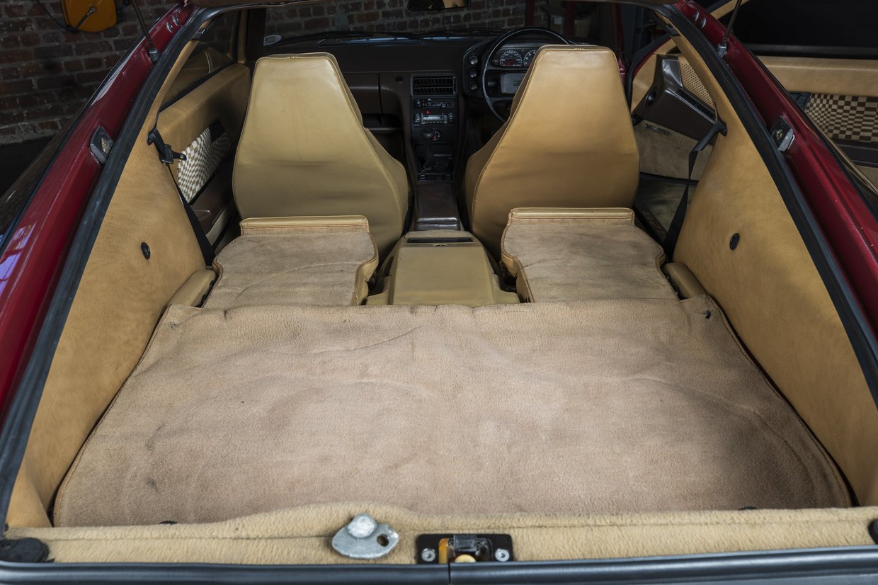 Porsche 928 S - 5 Speed Manual